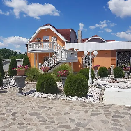 Ubytovanie v rodine Villa Apartment Ruban