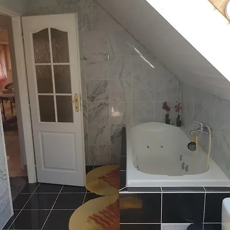 Ubytovanie v rodine Villa Apartment Ruban